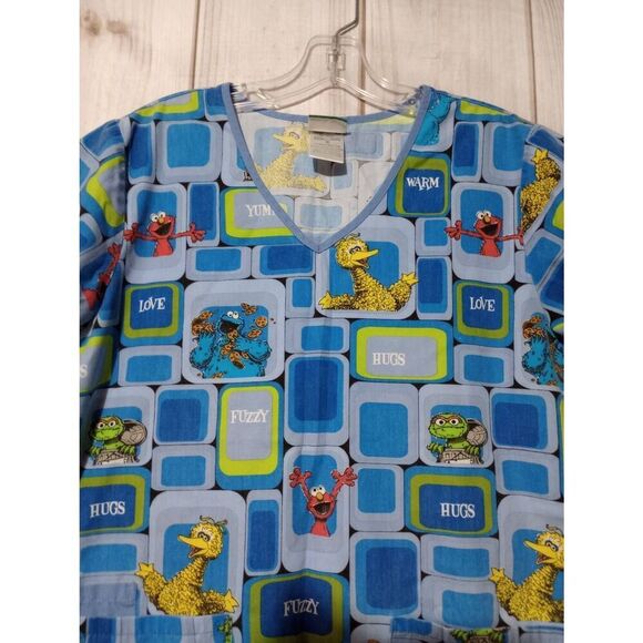Sesame Street Scrub Top Ladies Small Blue‎ Elmo Pediatric - Picture 3 of 7